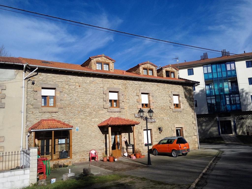 Hotel Rural La Piedra Arija Buitenkant foto